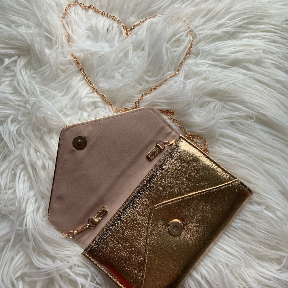 Rose Gold Bejeweled Clutch with chain strap - Picture 3 of 6